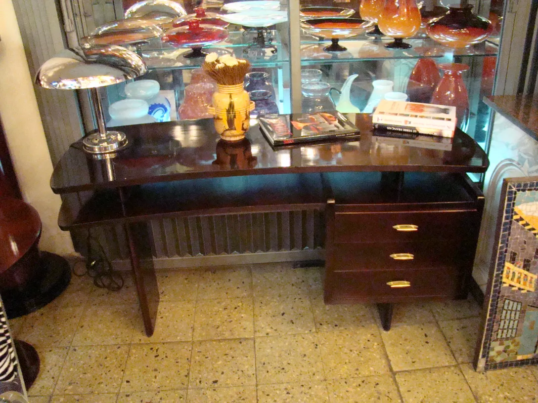 Antique table lamp with elegant design in a cozy setting.