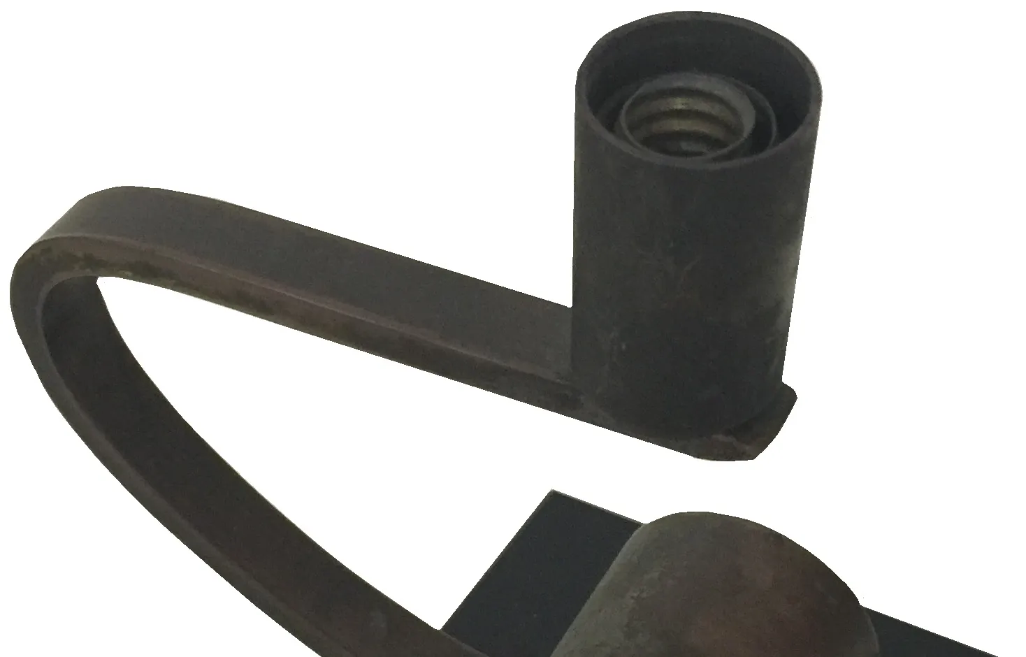 antigua lámpara de mesa con forma elegante y base curva