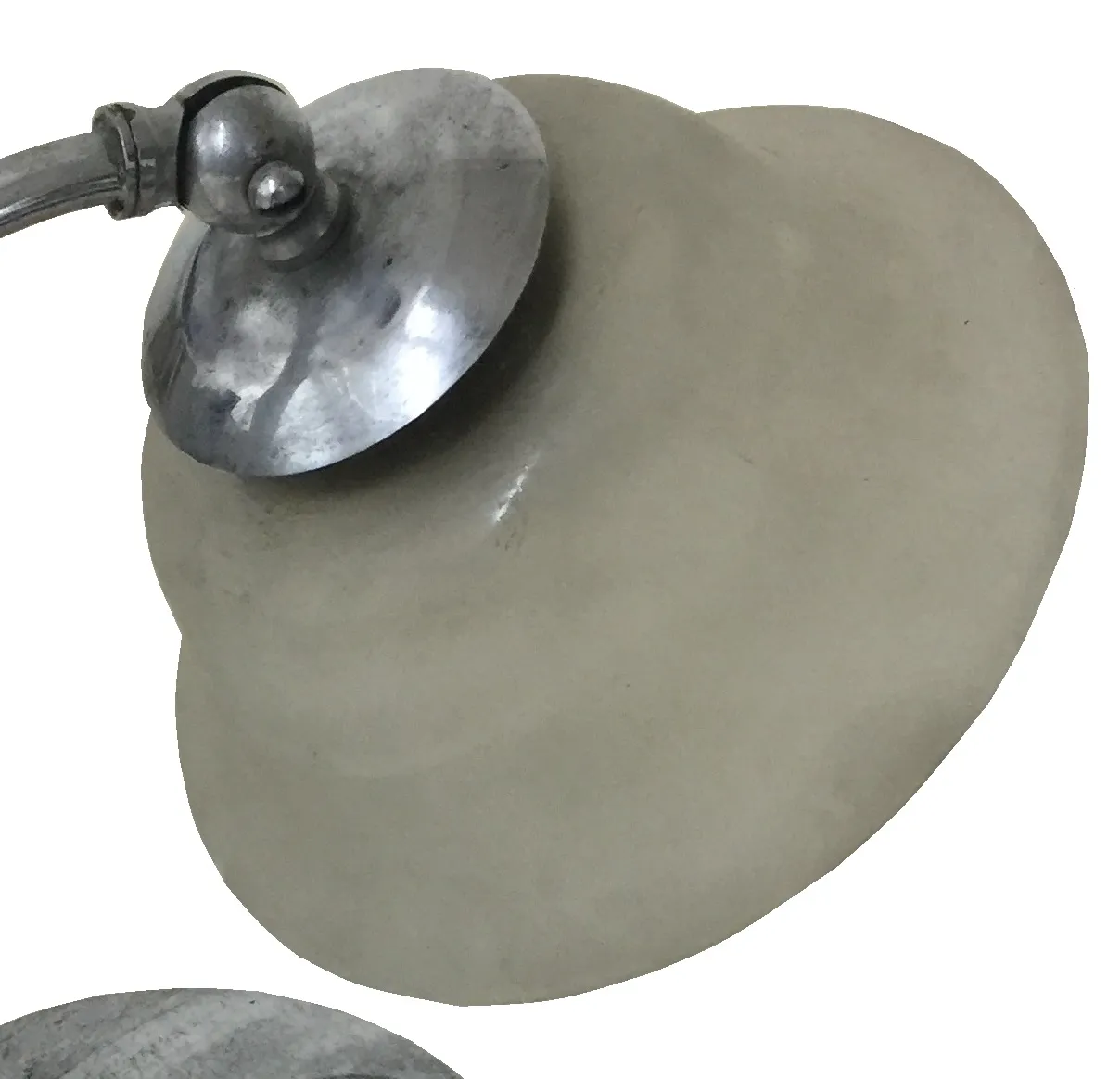 Antike Tischlampe von Jean Perzel mit glockenförmigem Schirm