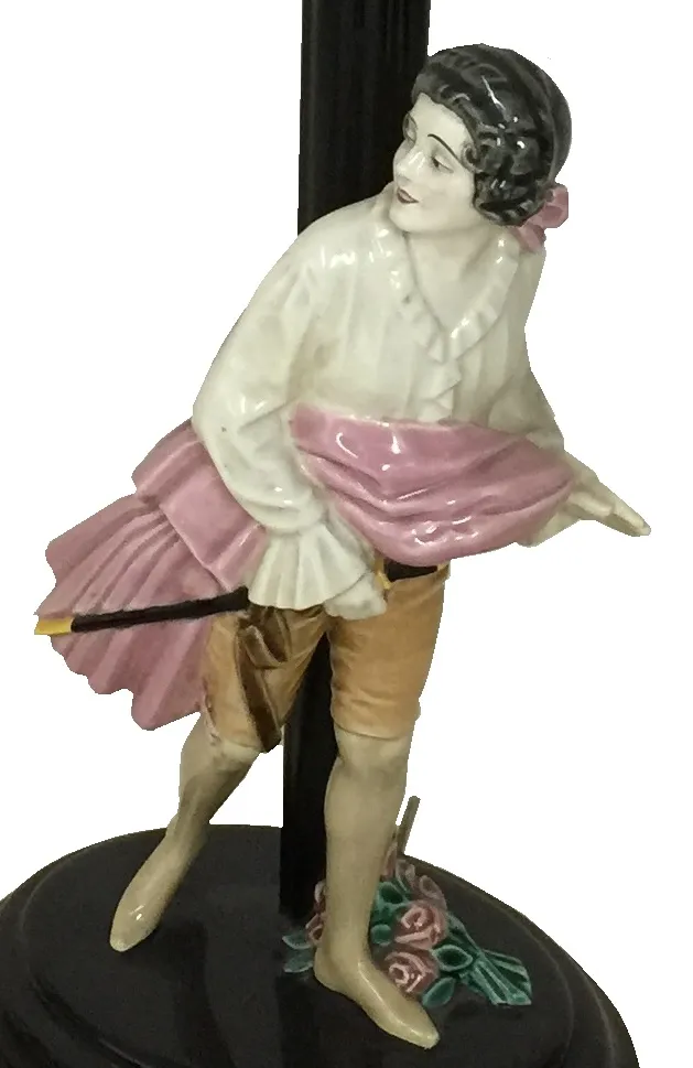 Lampada da tavolo antica con figura decorativa, colore rosa