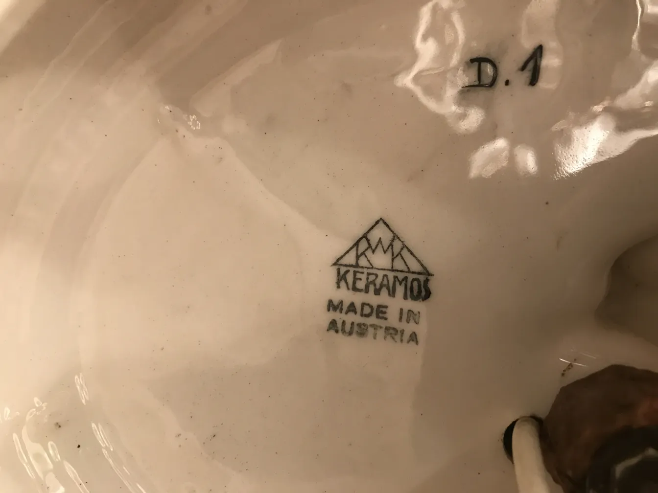 带有可见keramos标记的古董台灯