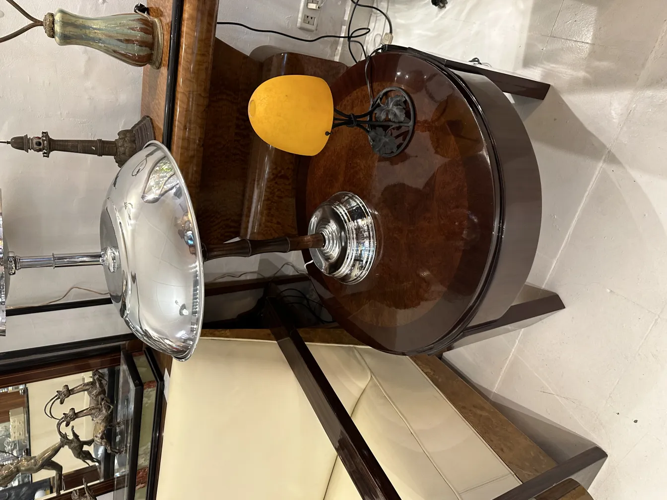 Lampe de bureau ancienne avec base brillante, pièce de décoration élégante