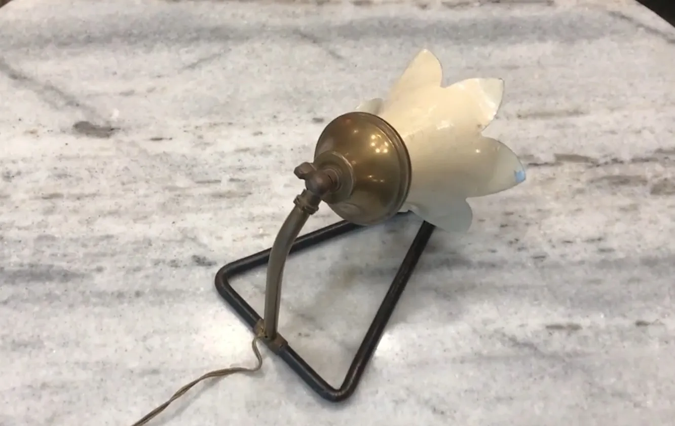 luminária de mesa antiga com forma de flor, base de metal