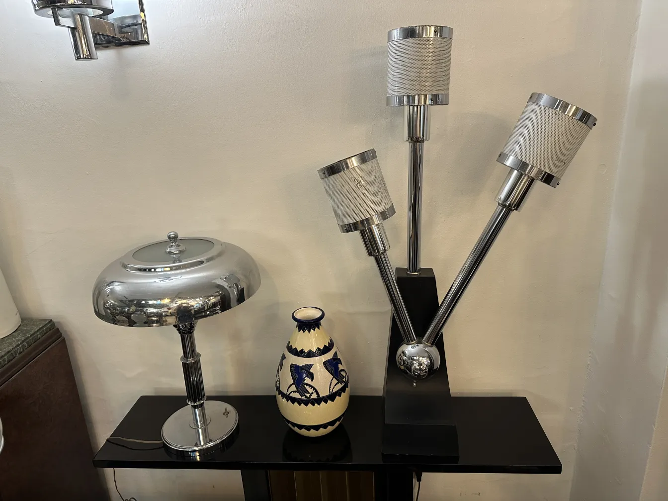 antike Tischlampe mit runder Form und drei Lichtern, moderne Dekoration