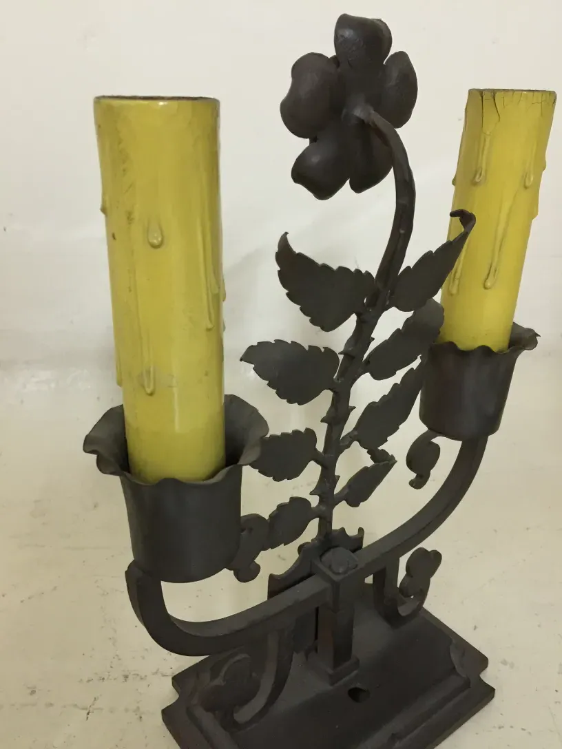 Antike Tischlampe von Gilbert Poillerat mit floralem Design