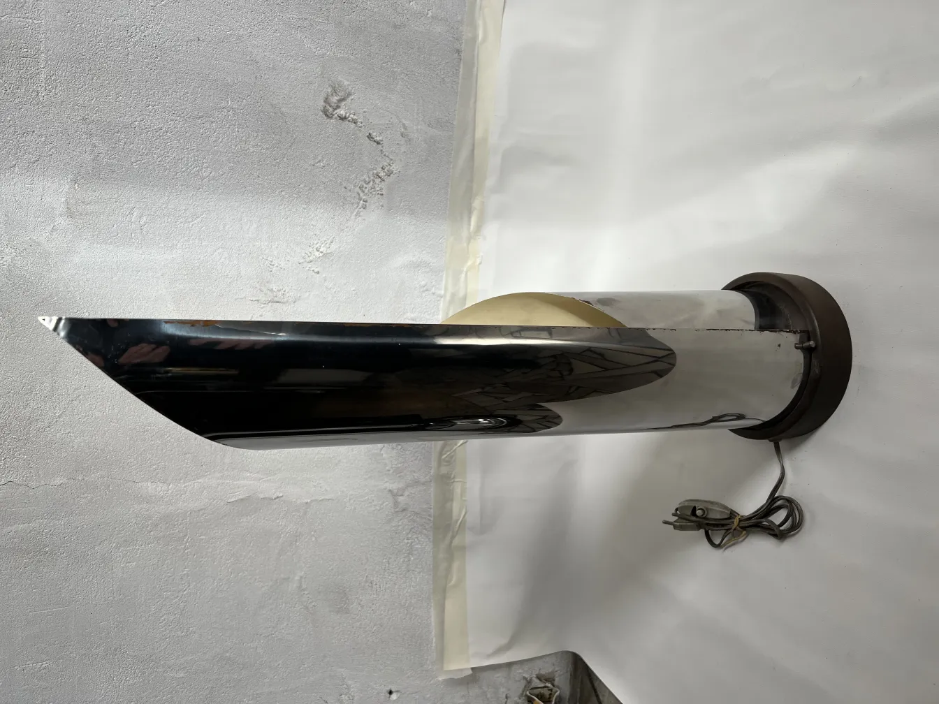 مصباح طاولة قديم بتصميم أنيق