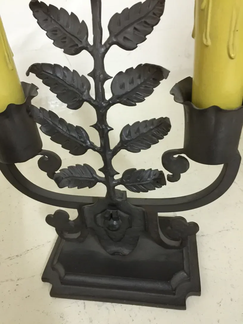 lampe de bureau ancienne avec design de feuilles et bougies jaunes, Gilbert Poillerat