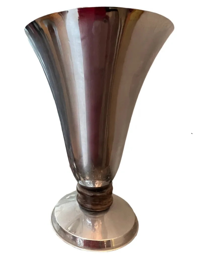 lampe de bureau ancienne avec un design brillant et élégant