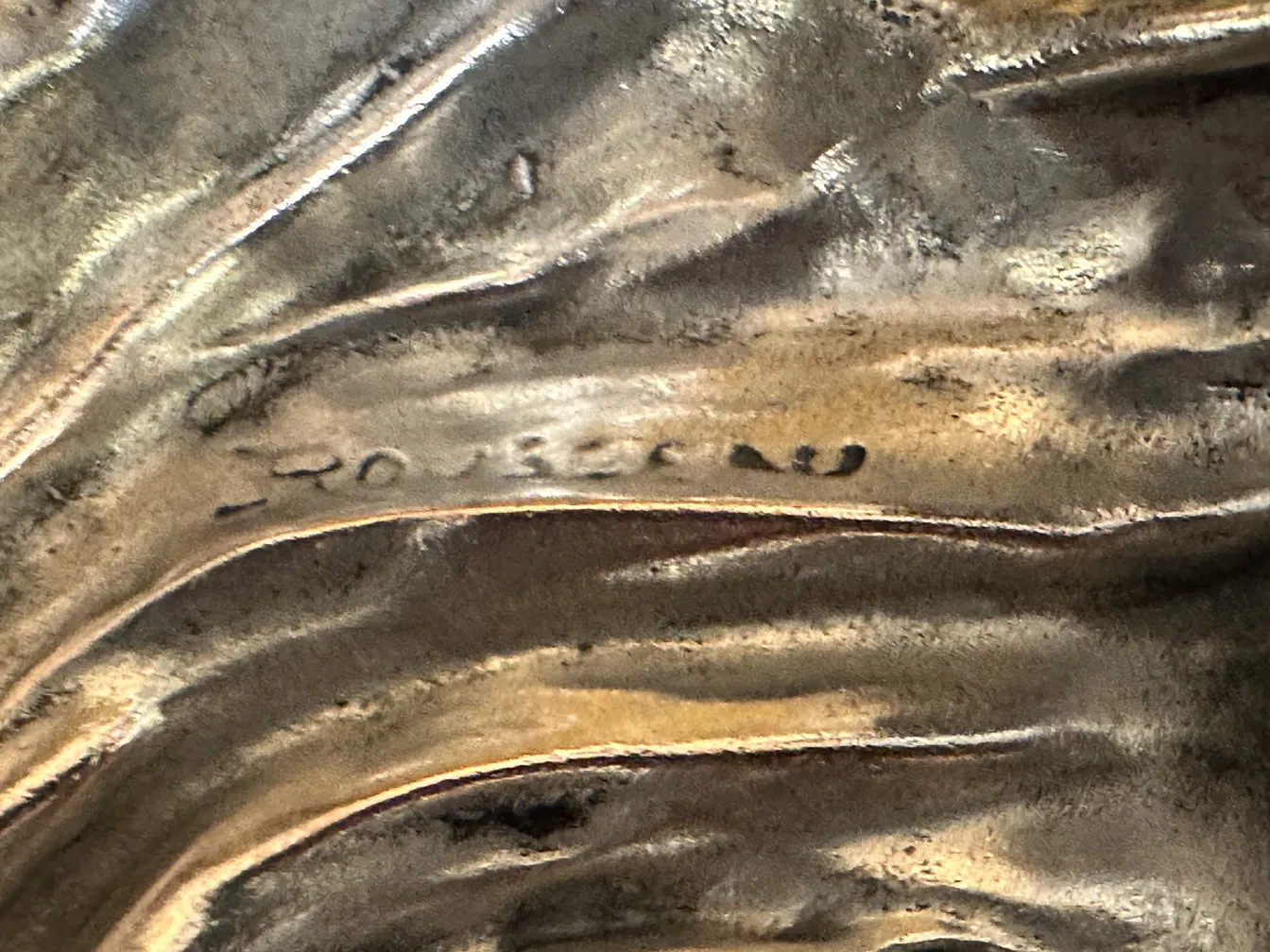 古董檯燈，具有微妙的细节和有趣的纹理。