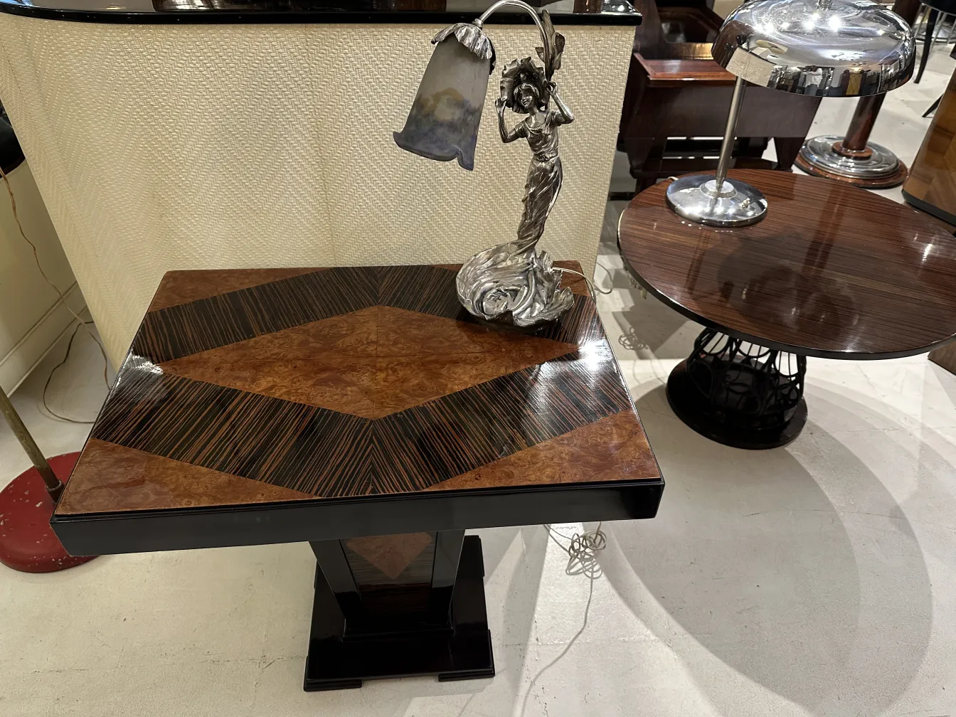 lampara de mesa antigua con diseño distintivo, Muller Fres