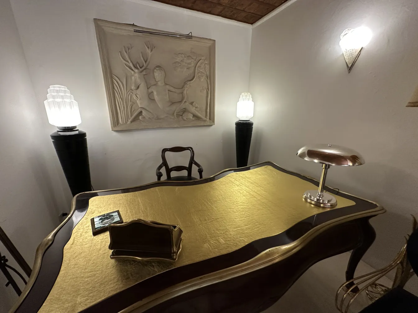 antique table lamp classic style on a golden desk