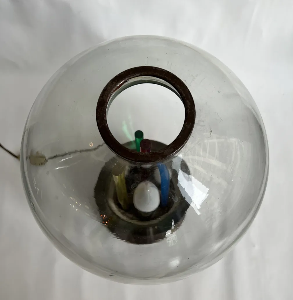 Antike Tischlampe von Carlo Scarpa mit charakteristischem rundem Design, ideal für die Dekoration.