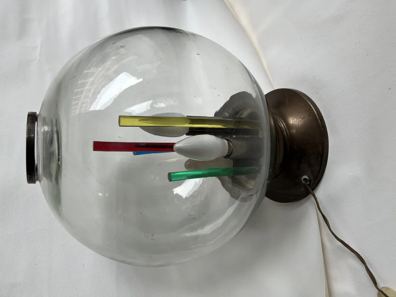 lampada da tavolo antica con sfere colorate