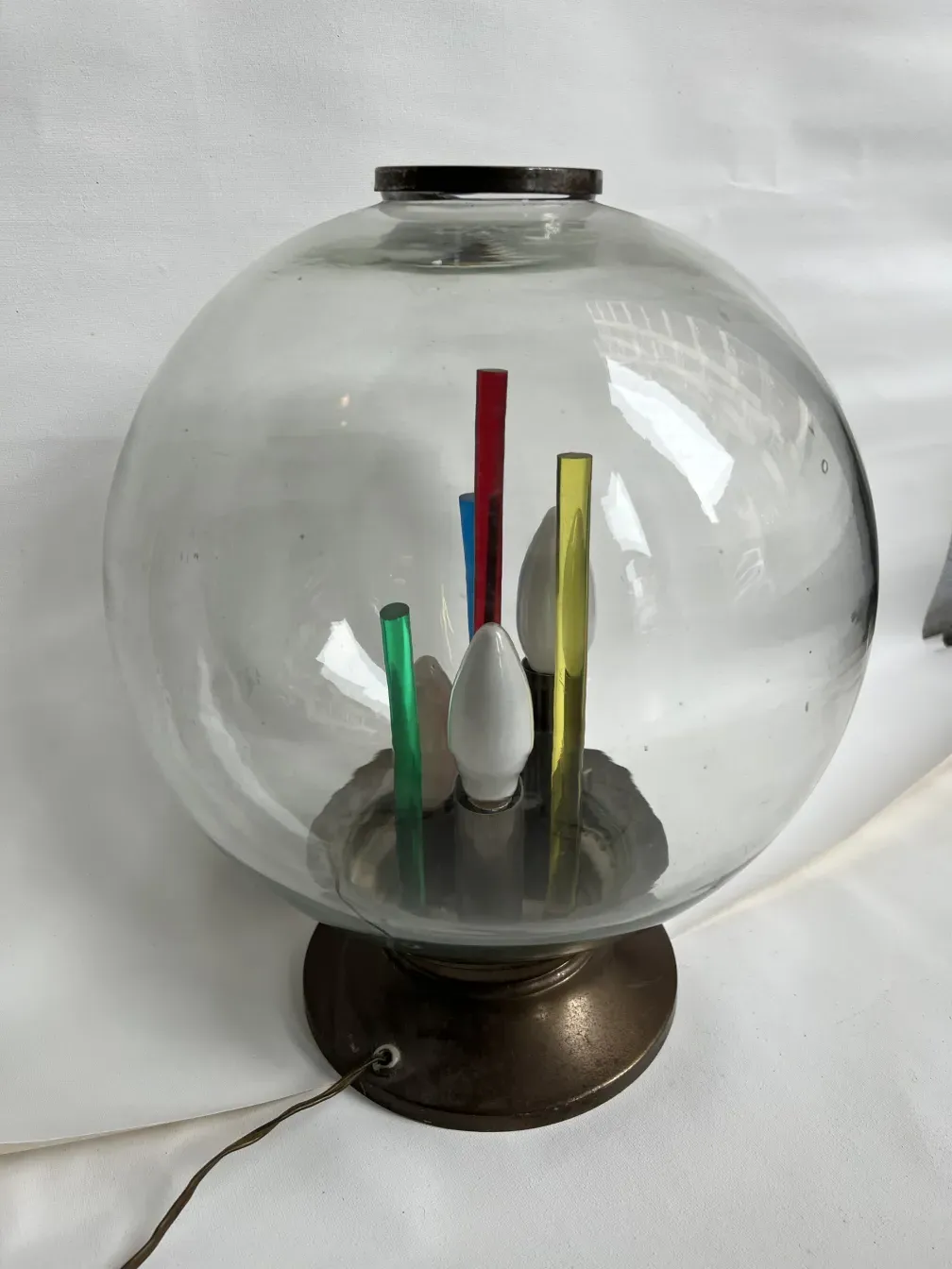 lampada da tavolo antica con base in bronzo e paralume sferico