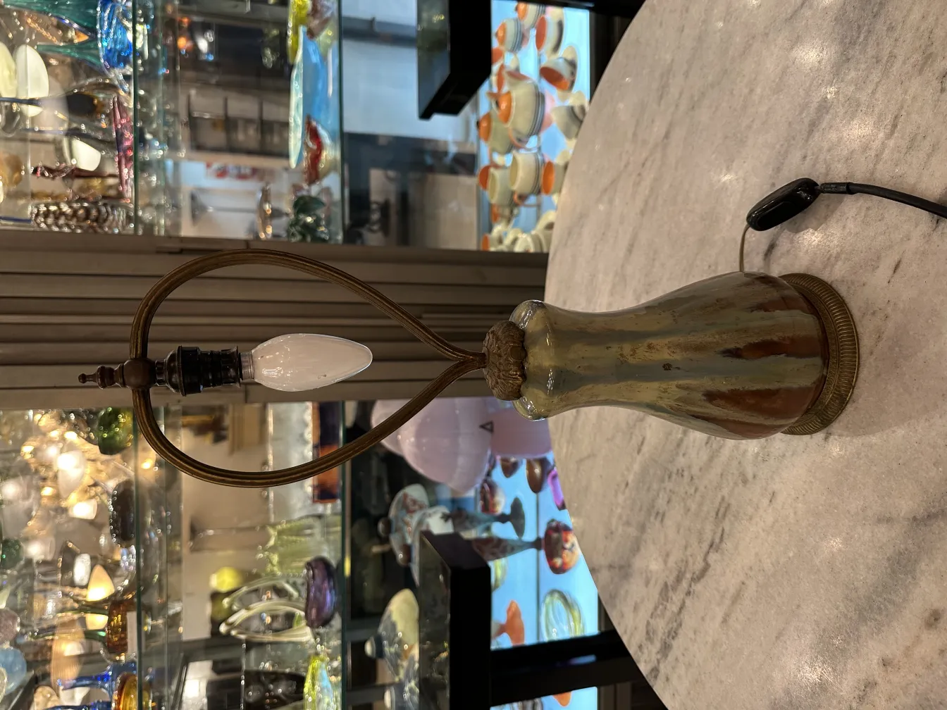 古董台灯柔和光线优雅环境