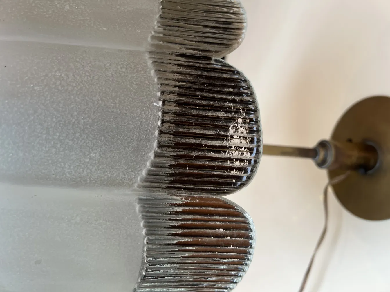  lampada da tavolo antica con design elegante, illumina uno spazio accogliente