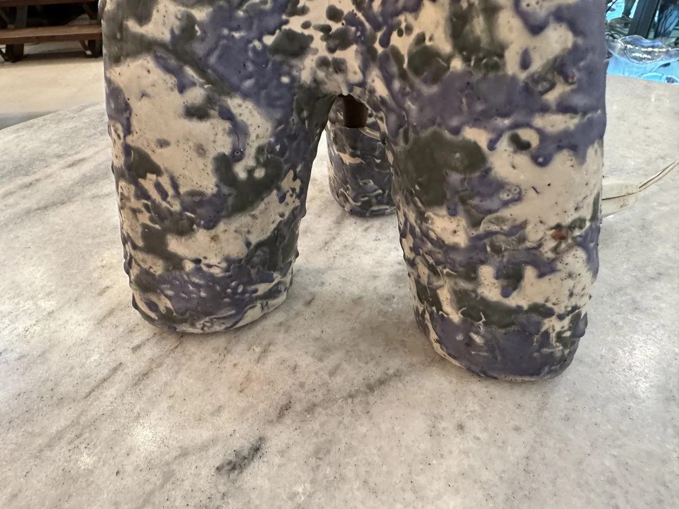 装饰性古董桌灯，色彩丰富