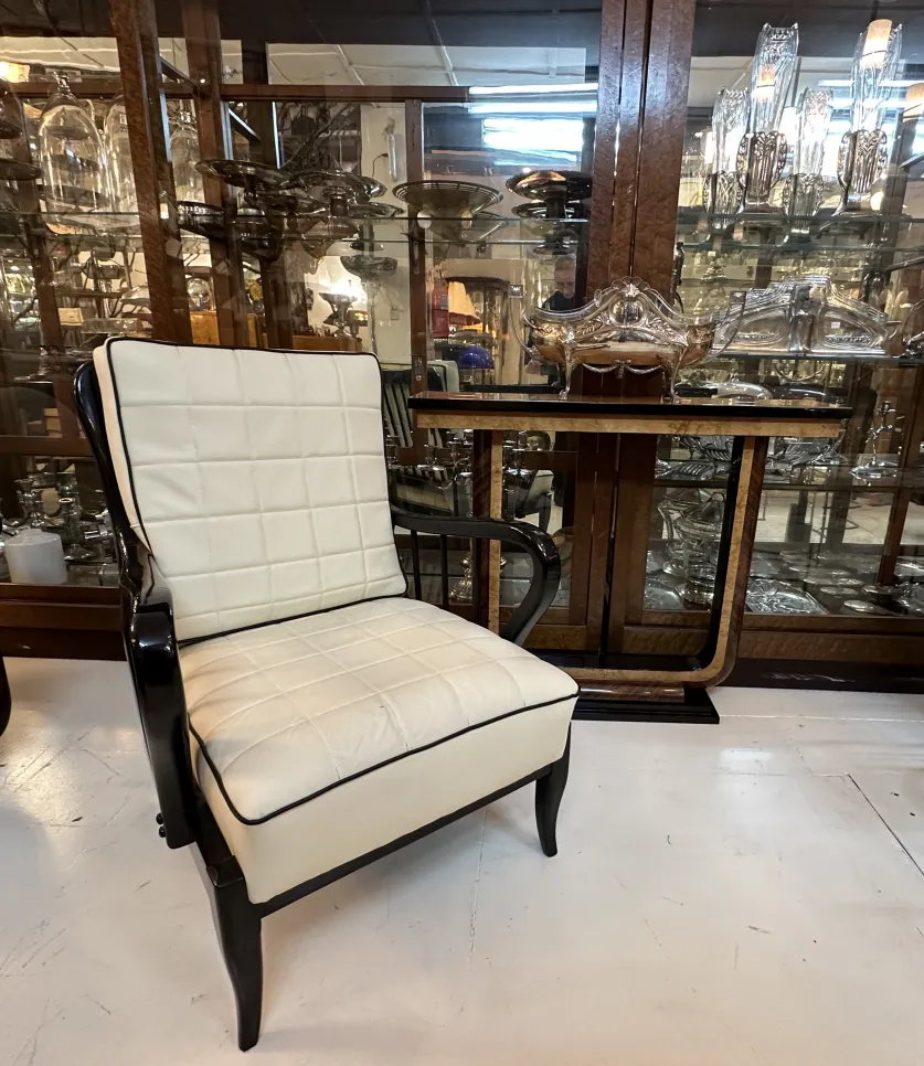 antike Konsole mit elegantem und subtilen Design