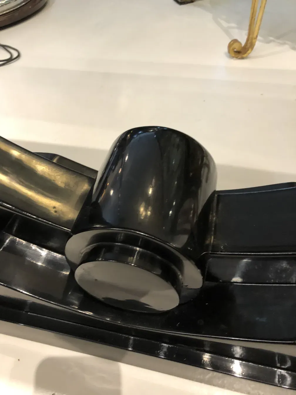 ancienne dresuar décoratif au design élégant