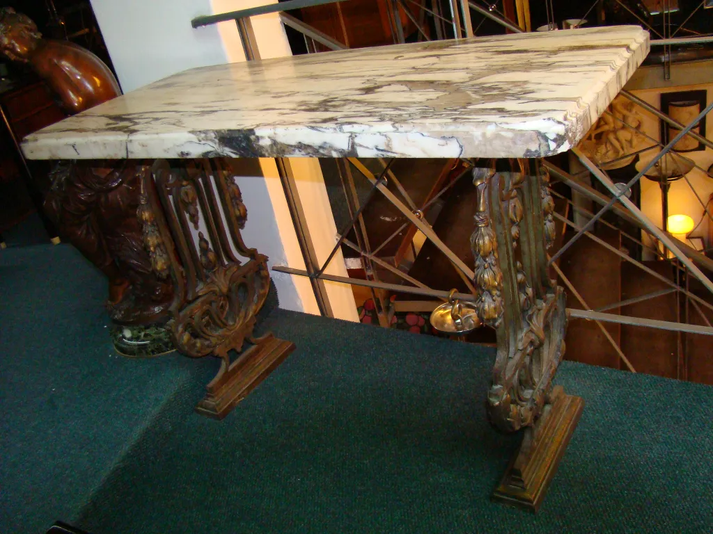 Antica consolle con piano in marmo e base decorativa