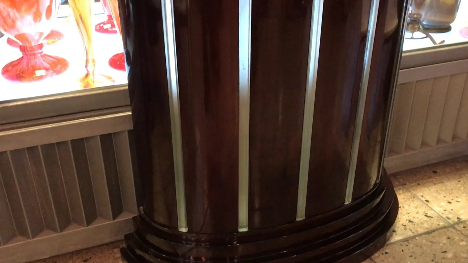 view of antique console with decorative elements