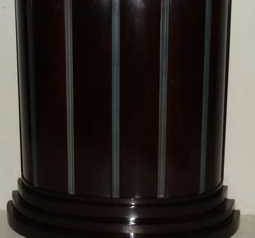 consolle antiche con dettagli decorativi