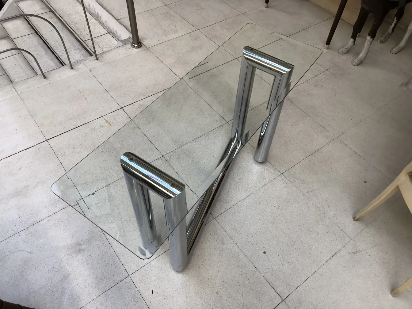 antico mobili dresuar con design elegante e moderno, ideale per la decorazione