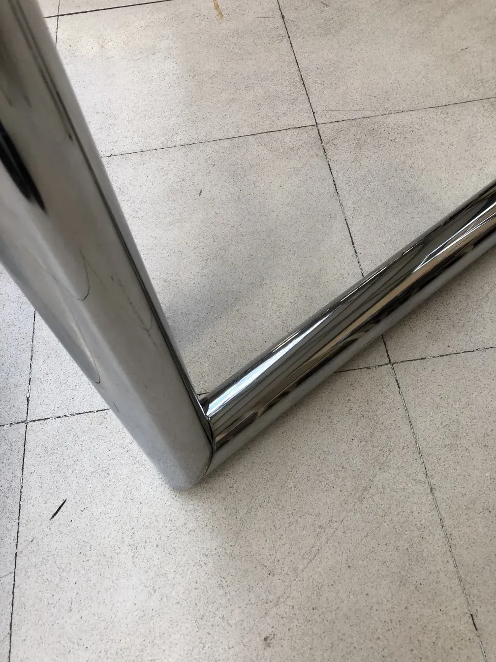 tavolo console antico con design elegante