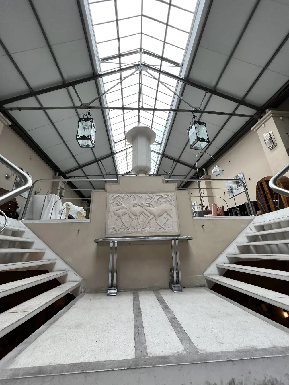 consolle antiche decorative con design intagliato