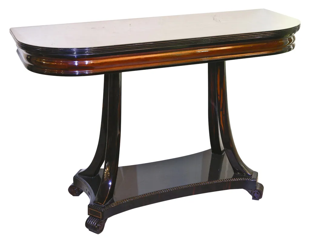 mesa consola antigua con diseño elegante y detalles finos