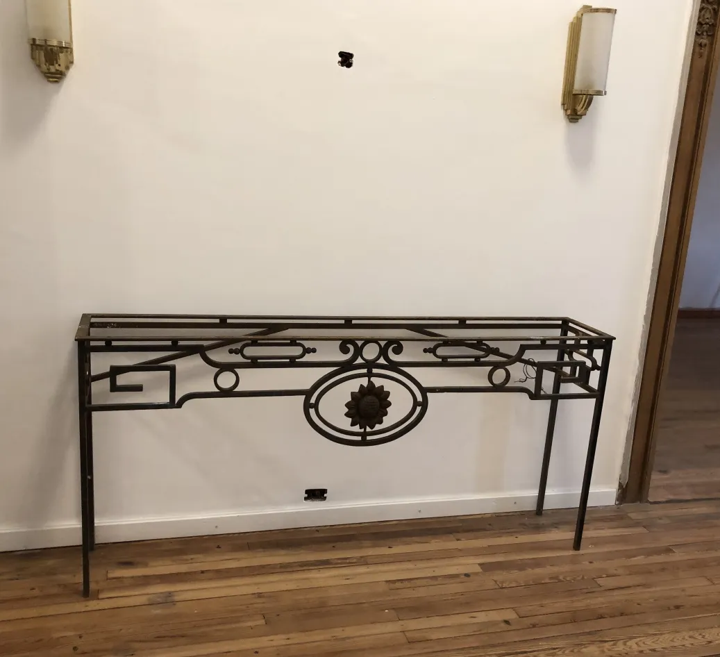 consola antigua decorativa con diseño elegante