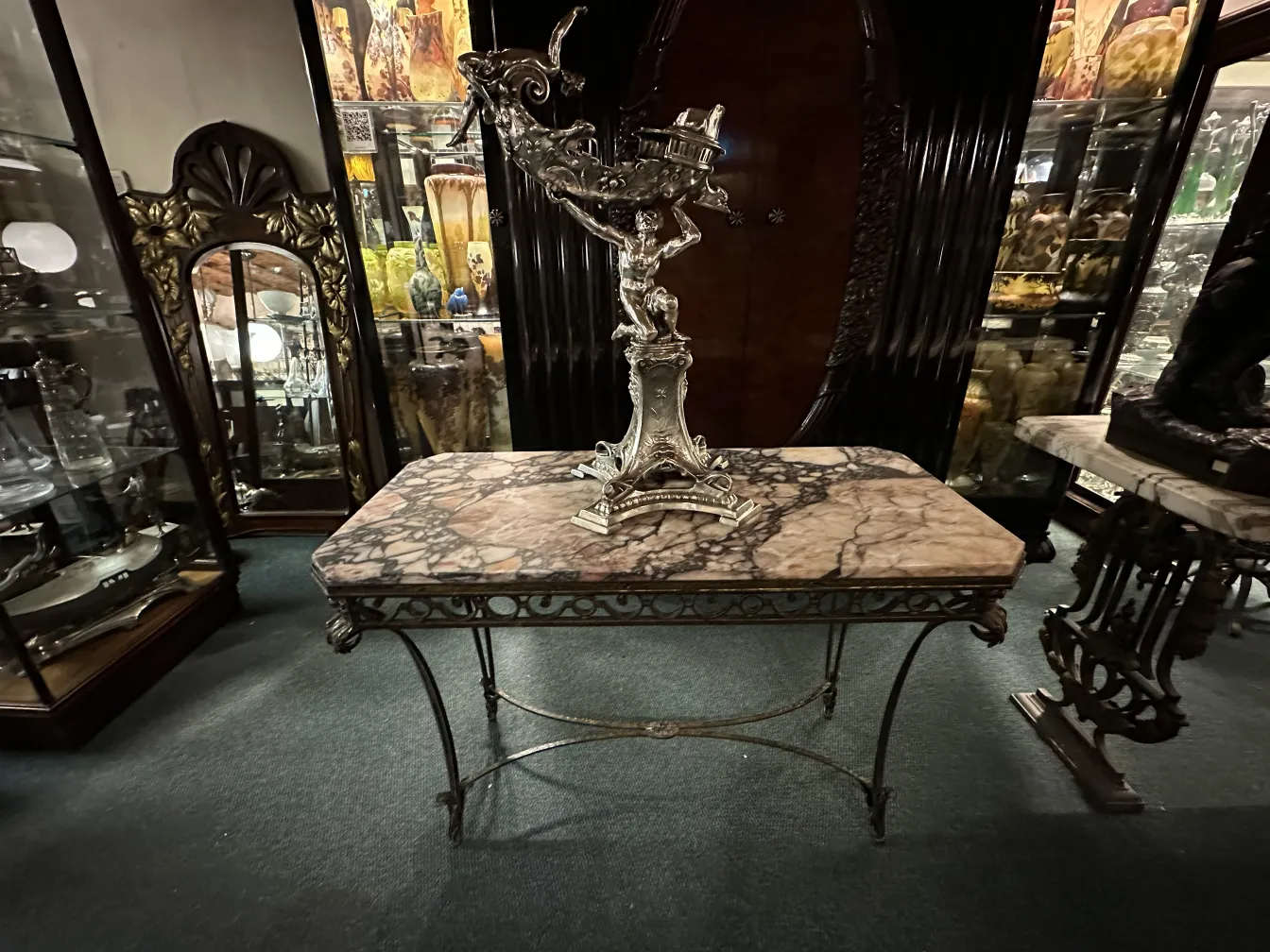 mesa de console antiga com tampo de mármore