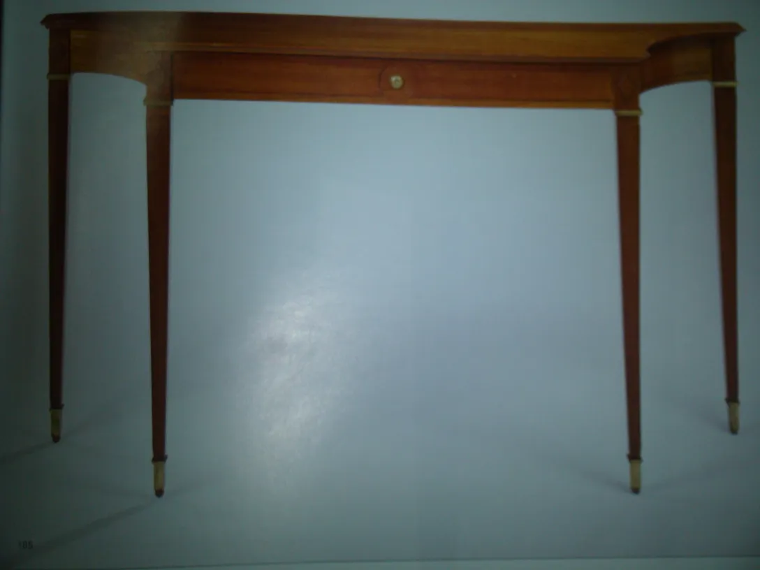 consola ancienne avec pieds élégants et un tiroir