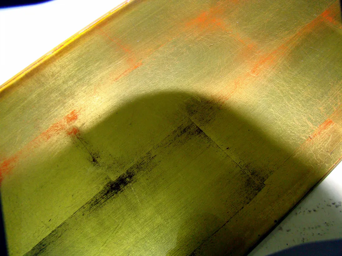 console dorée ancienne avec texture