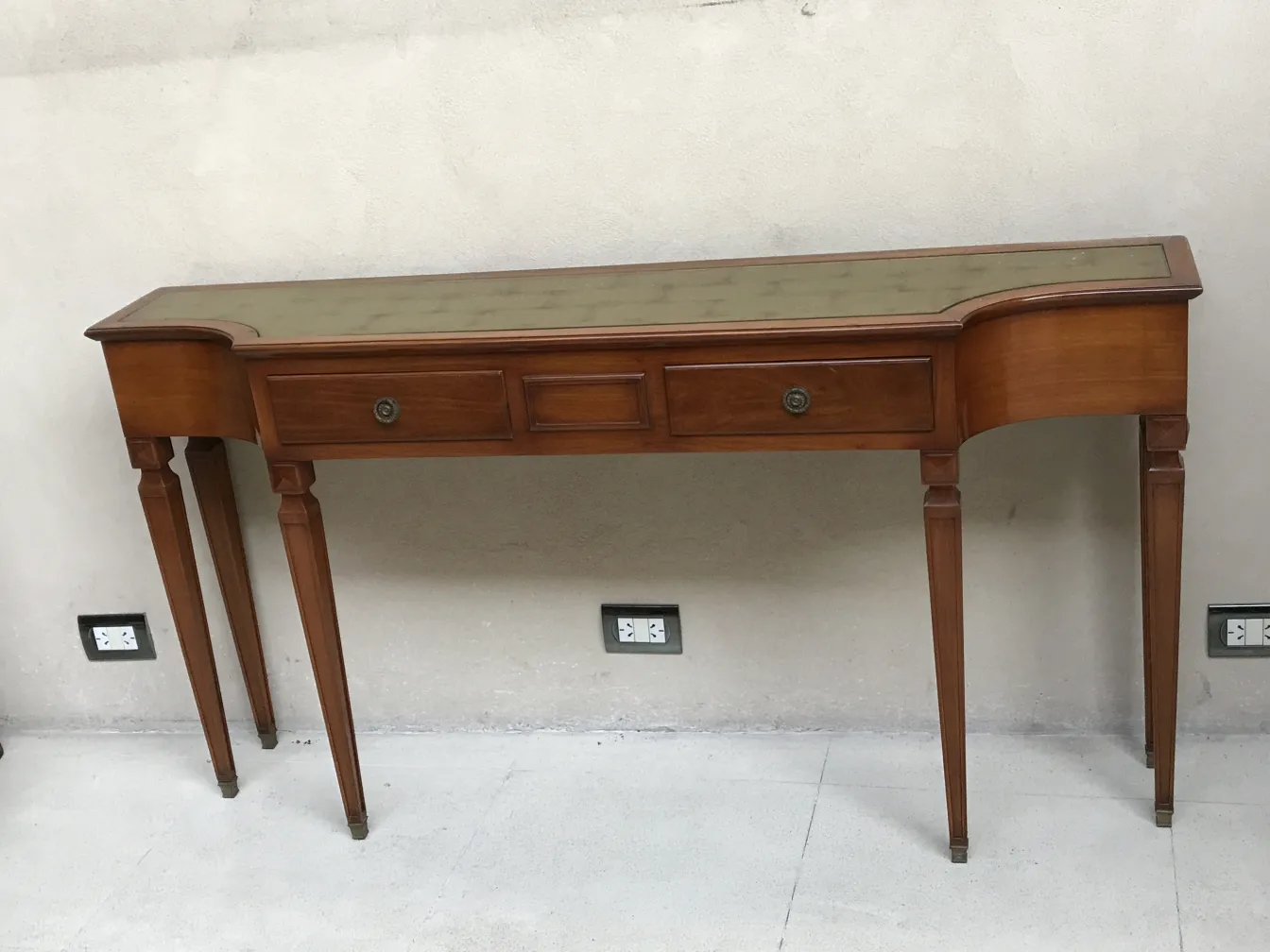 consola antiga comte com mesa e três gavetas