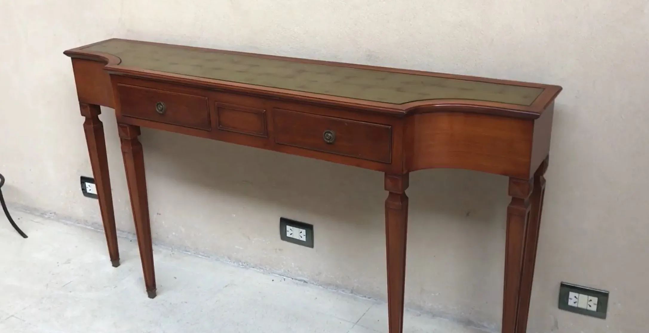 antik comte konsole mit eleganter oberfläche