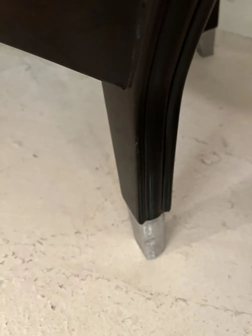 عرض جانبي لطاولة وحدة التحكم الأنيقة القديمة