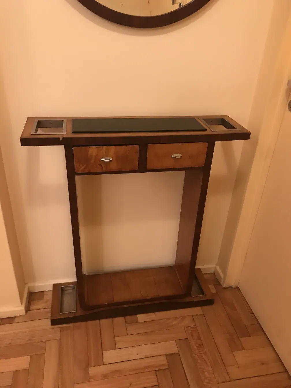 antike Konsole mit zwei Schubladen und elegantem Design