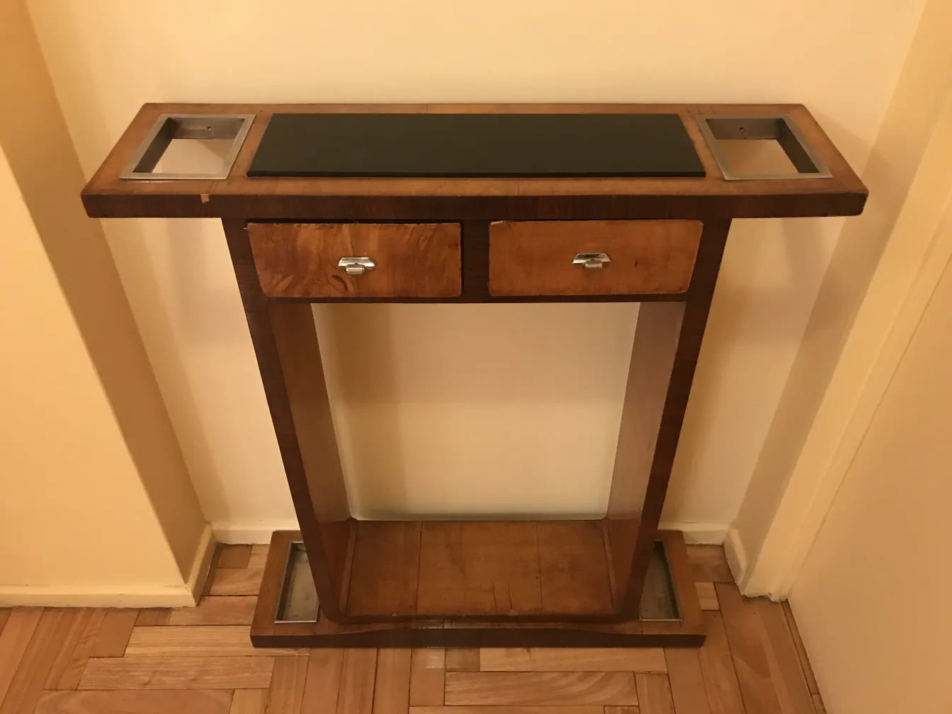 Console ancienne avec deux tiroirs et distributeurs