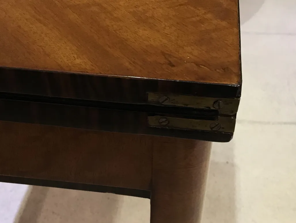 古董控制台的顶部视图，圆角设计