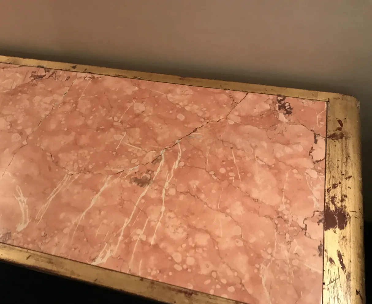 Détail d'ancienne console Rateau Armand avec plateau décoratif