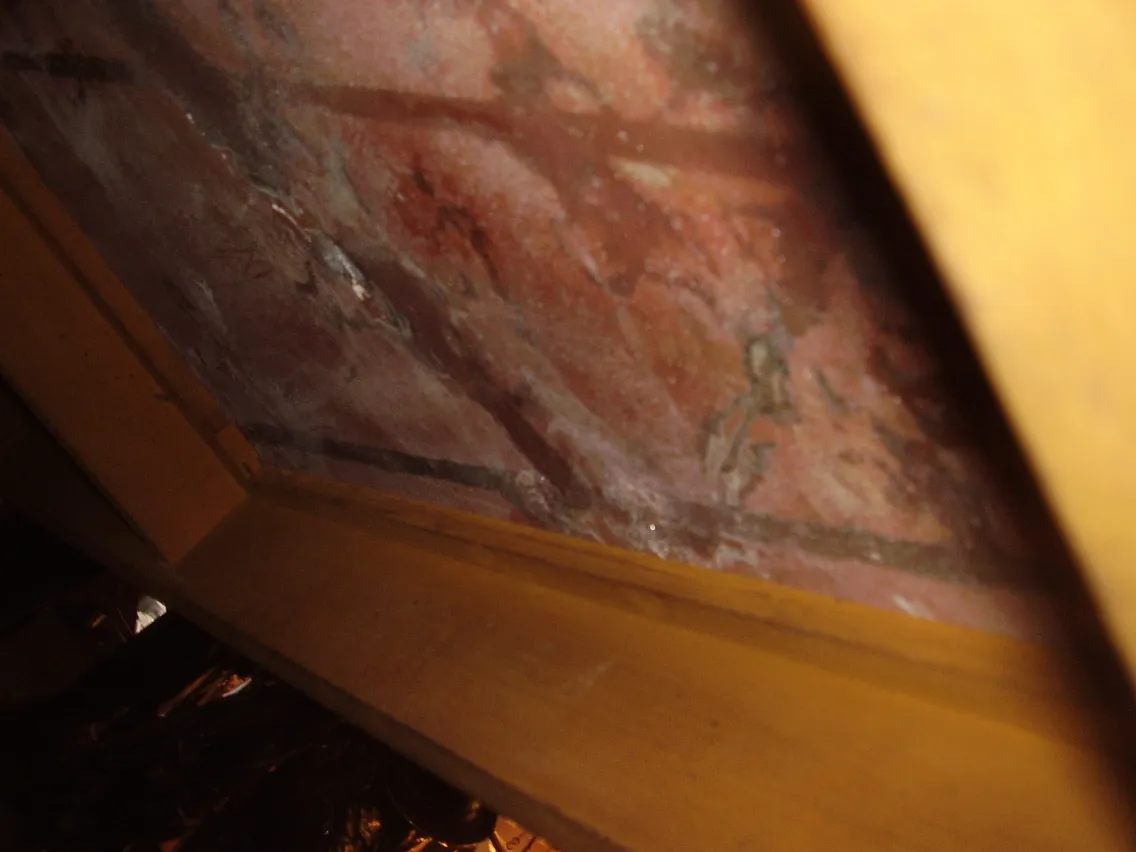 Vue intérieure d'une ancienne console Rateau Armand avec des détails visibles