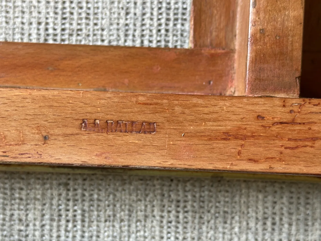 Antiker dresuar Rateau Armand mit sichtbaren Details