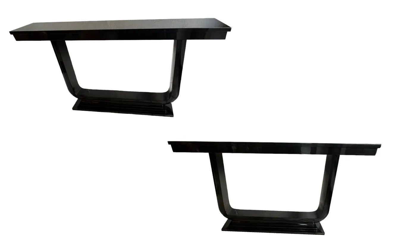 エレガントな環境にある二台のアンティークコンソールテーブル