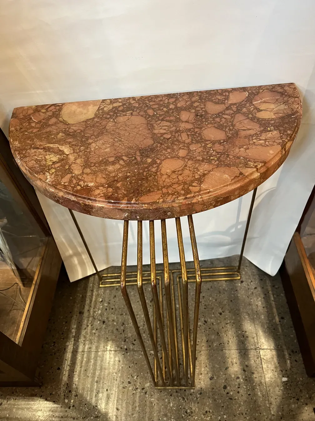 2 consolas antiguas elegante con superficie curva y patas doradas