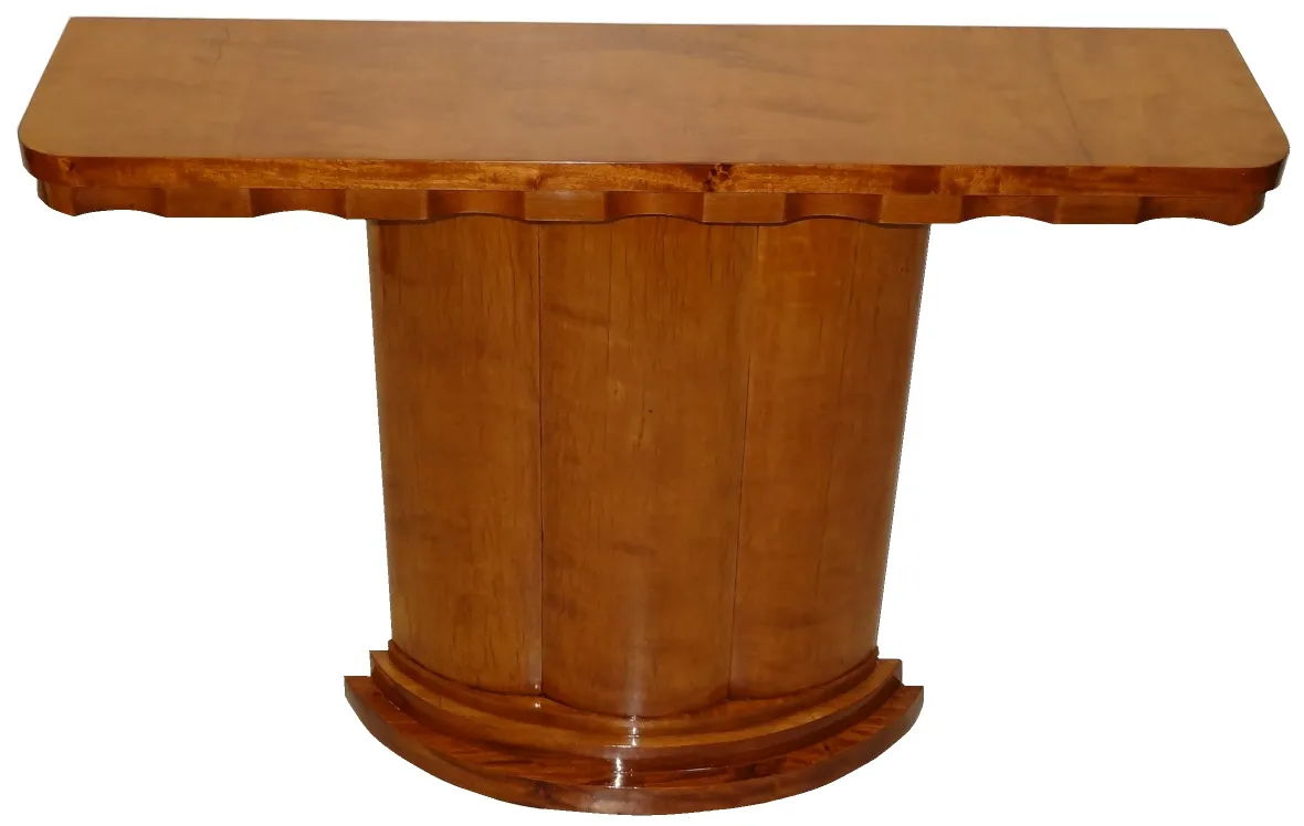 due consolle antiche con un design elegante e curvo