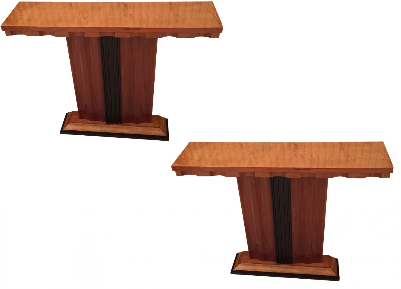 zwei antike Konsolen mit elegantem Design