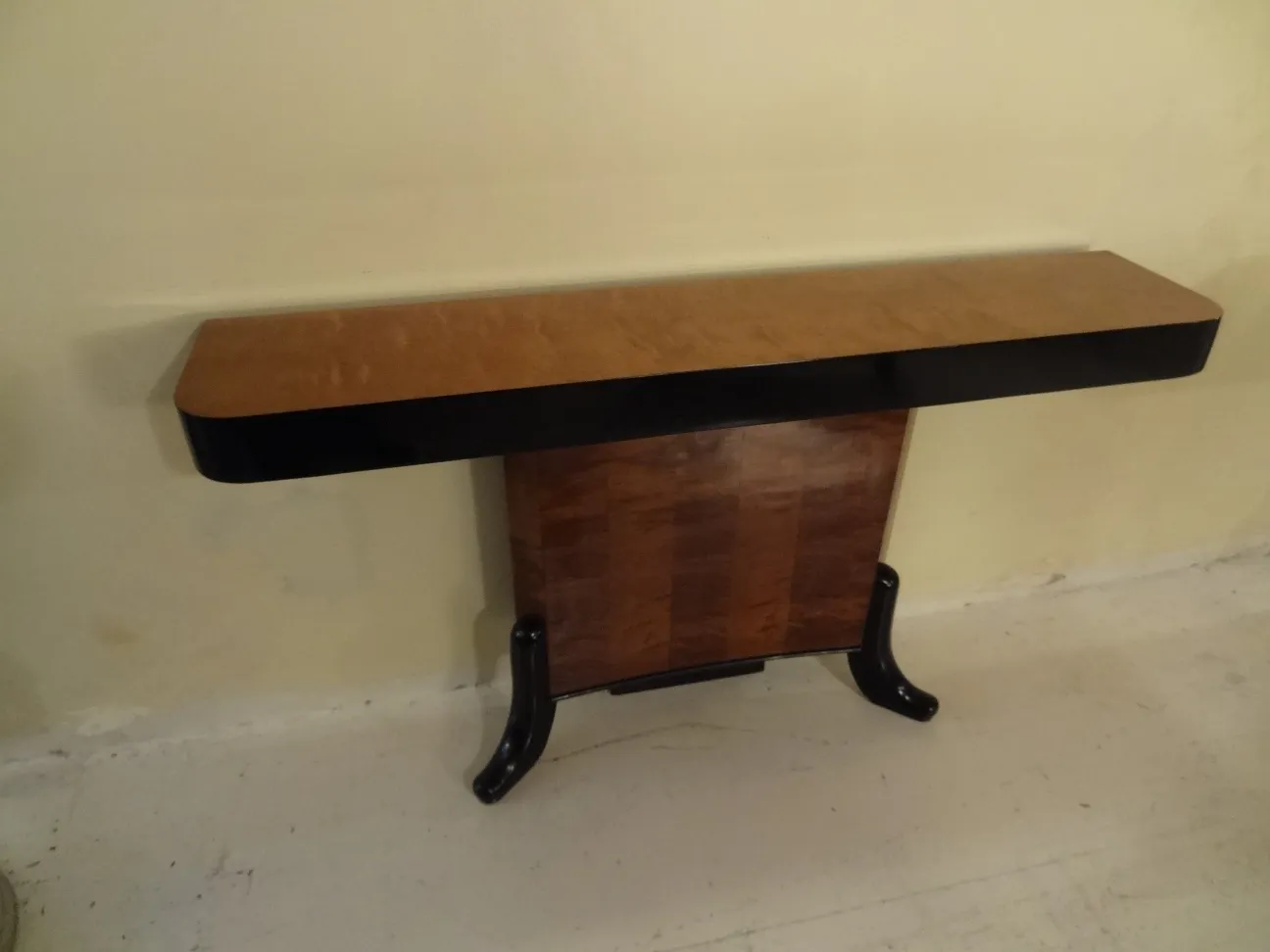 Dresuars anciens au design élégant