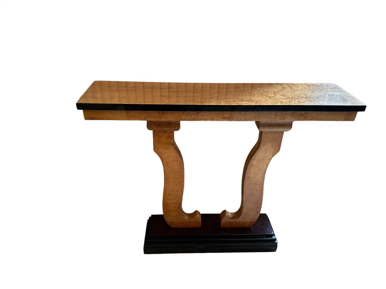 zwei antike Konsolen mit dekorativem und elegantem Design