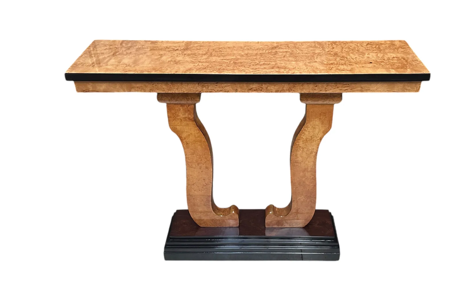 visão frontal de duas consolas antigas elegantes